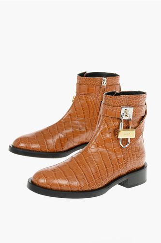 Croco Printed Leather Ankle Boots with Logoed Lock Buckle Größe 41 - Givenchy - Modalova