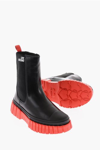 LOVE Contrasting Track Sole Leather Chelsea Boots Größe 40 - Moschino - Modalova