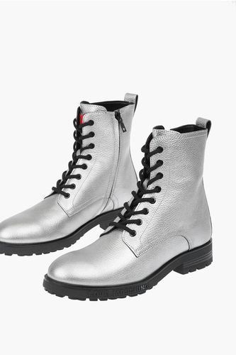 LOVE glistening textured leather combat boots Größe 41 - Moschino - Modalova