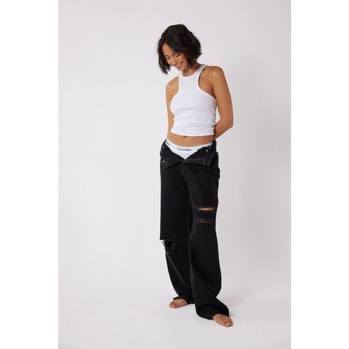 Relaxed Jeans mit hoher Taille und ungenähtem Saum - Black - Calvin Klein for NA-KD - Modalova