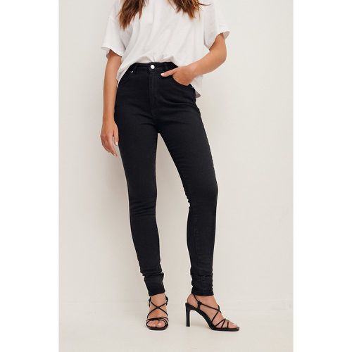 Organische schmale Jeans mit hoher Taille - Black - Nina Houston x NA-KD - Modalova